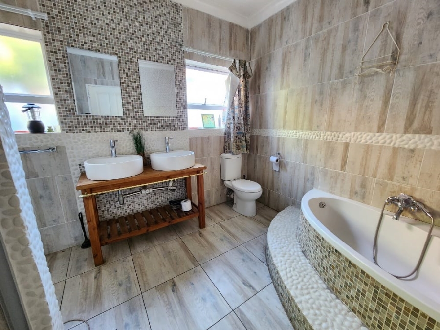 3 Bedroom Property for Sale in Heuwelsig Northern Cape